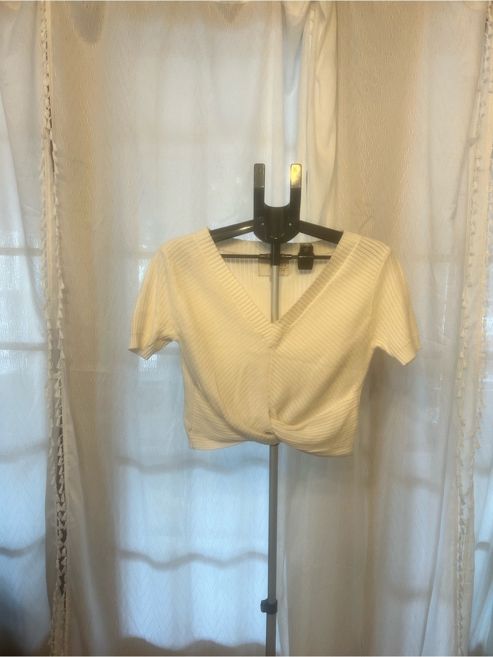 J.O.A. Women’s V Neck Crop Short Sleeve Rib Knit Top - White Size Medium m